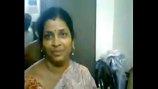 VID-20120716-PV0001-Tenali (IT) Telugu 40 yrs old married hot and sexy housewife aunty showing her boobs hither her husband sex porn dusting