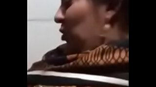 Big chest Pakistani housewife sucking dick of her Devar